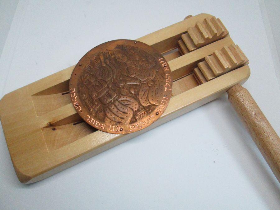 Purim Grogger Pine Wood* - Image 3