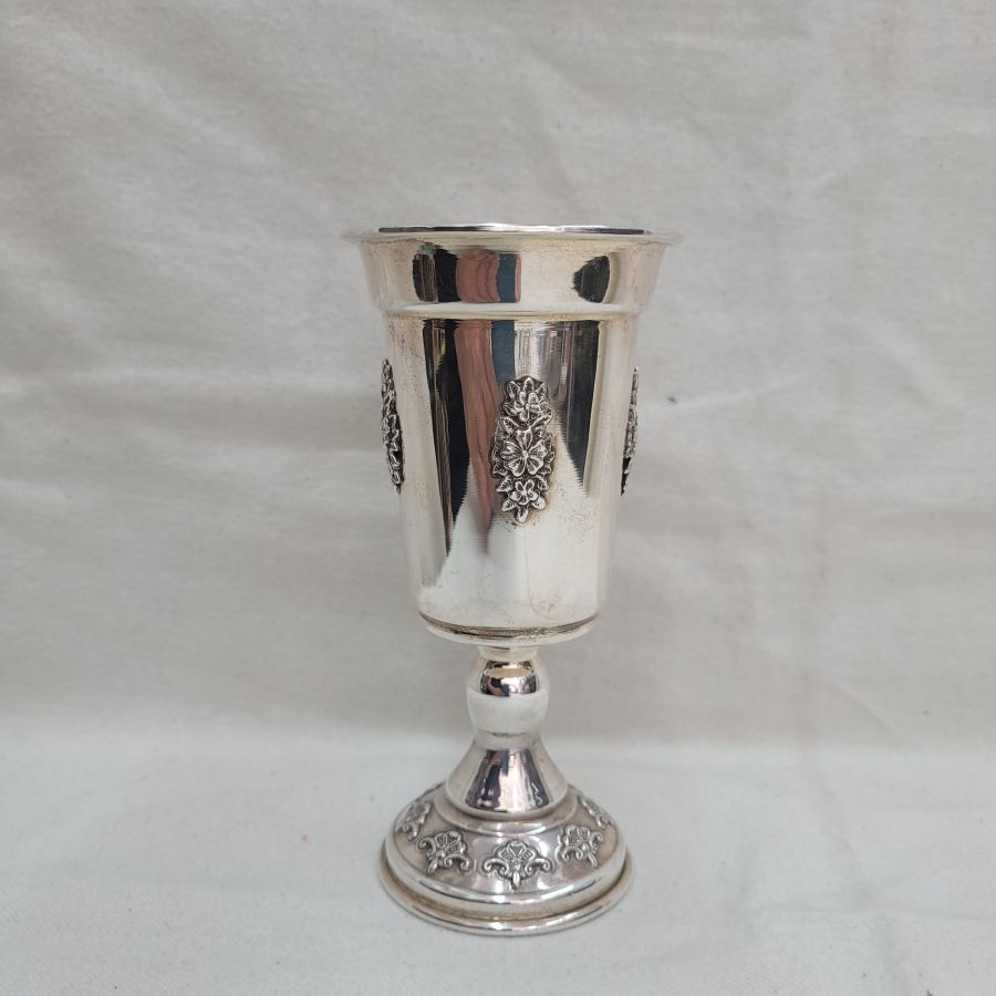 Handmade Kiddush cup Lily flowers. Sterling silver Kiddush cup Lily flowers designs around. Dimension diameter 7 cm X 14.3 cm approximately.