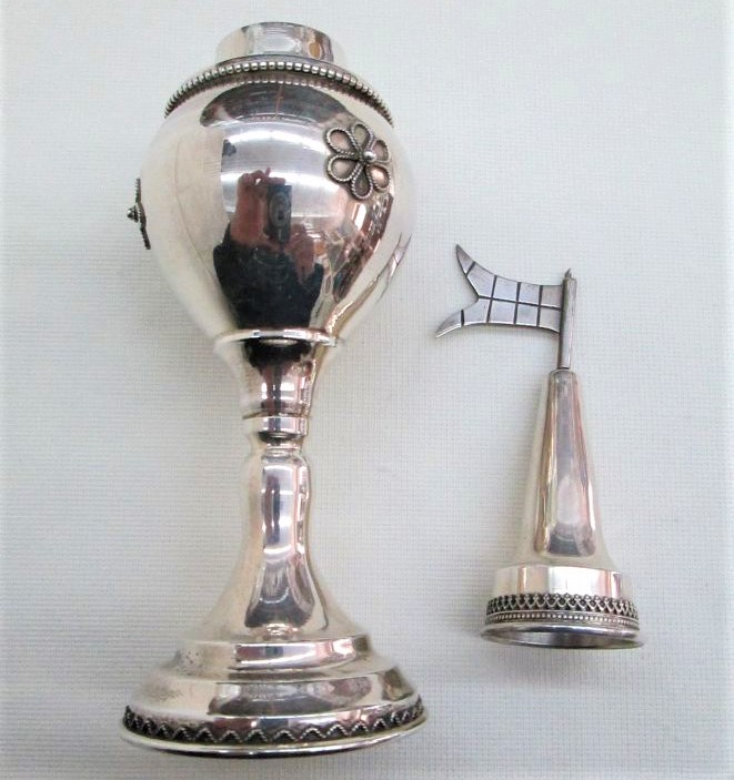 Fiddler Havdalah spice box sterling silver, fiddler on the roof box 2 floors high handmade 4.5 cm X 4.5 cm X 12.2 cm approximately.