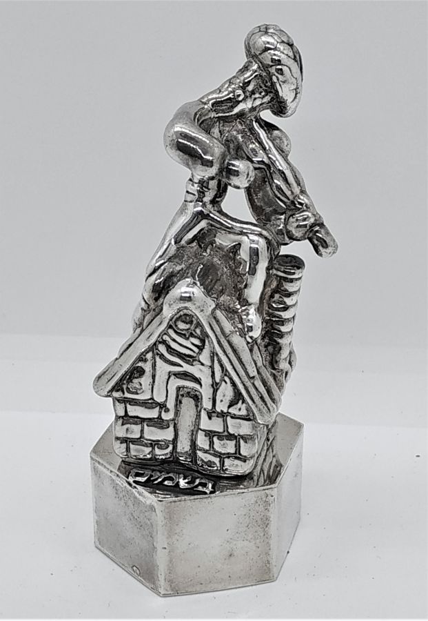Havdalah Bessamim box silver fiddler on the roof sterling silver fiddler handmade by S. Ghatan Katan 3.7 cm X 4.2 cm X 10 cm approximately.