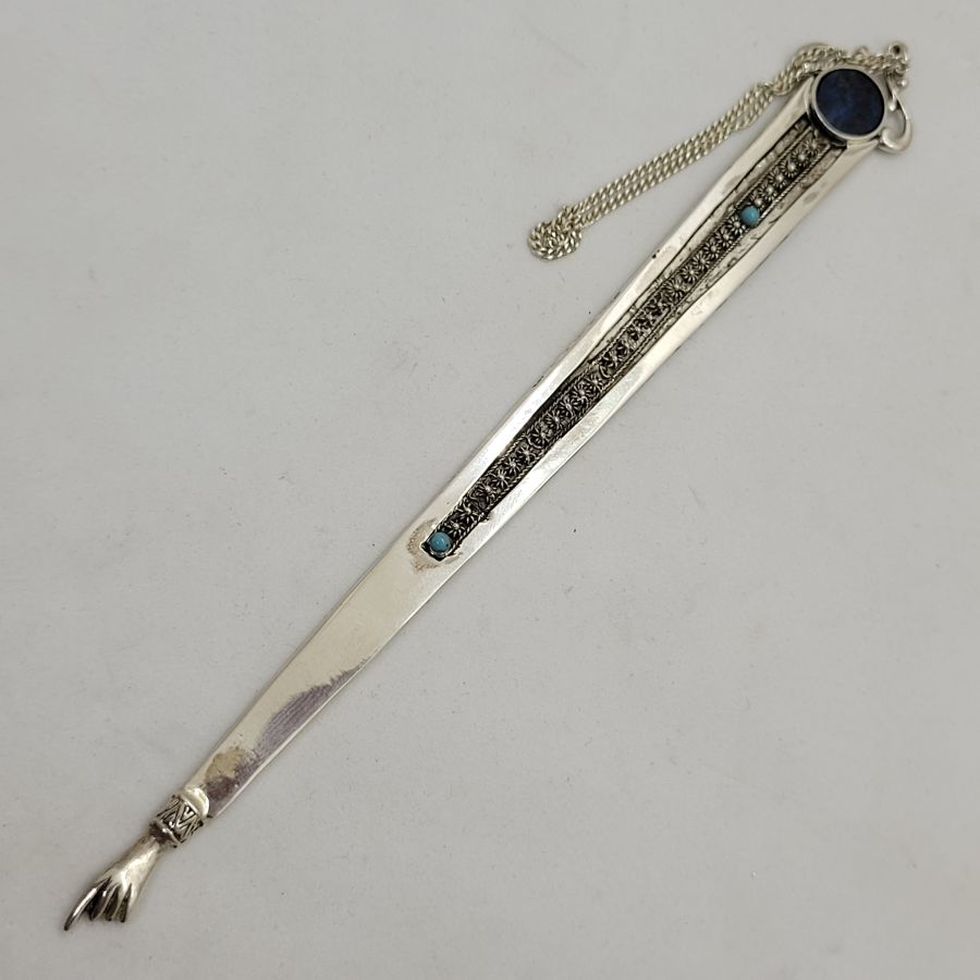 Handmade sterling silver Torah Yad pointer triangle with fine Yemenite filigree flowers set inside triangle. Made by S. Ghatan Katan.