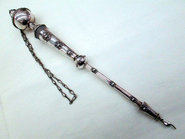 Sterling Silver Torah Yad Pointer Spice Box holder with handmade Yemenite filigree designs.This Sterling silver Torah Yad is suitable for big Torah scroll.