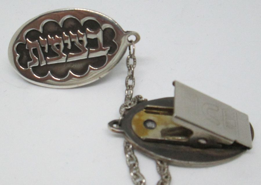Handmade sterling silver Tallit clips oval shape frame with the Hebrew Tallit prayer "להתעטף בציצית". Dimension 2.2 cm X 3.6 cm approximately.