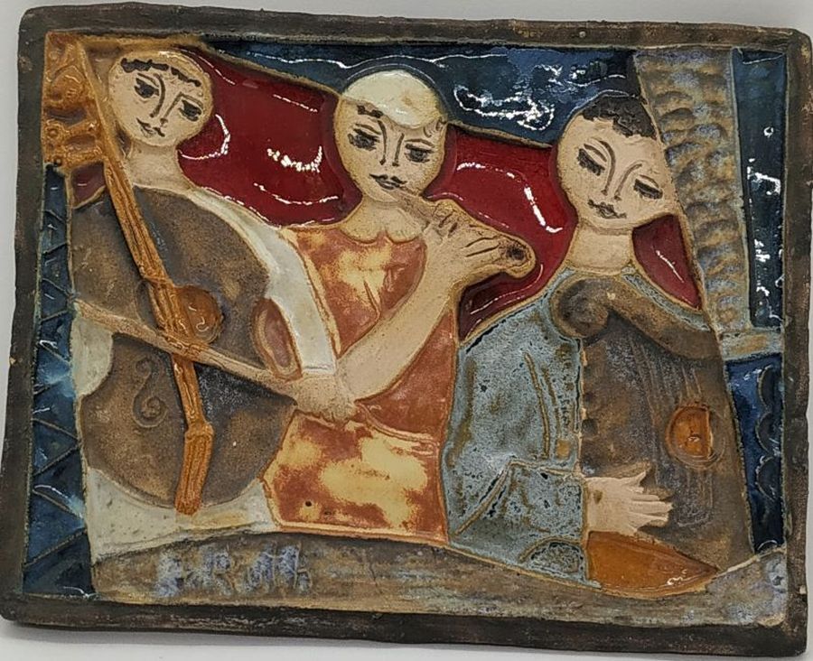 Hand made glazed ceramic Musical trio ceramic tile King David & friends playing their musical instruments. Dimension 18.5 cm X 14.5 cm.