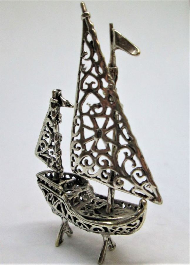 Cutout sailing boat Sculpture - Image 3