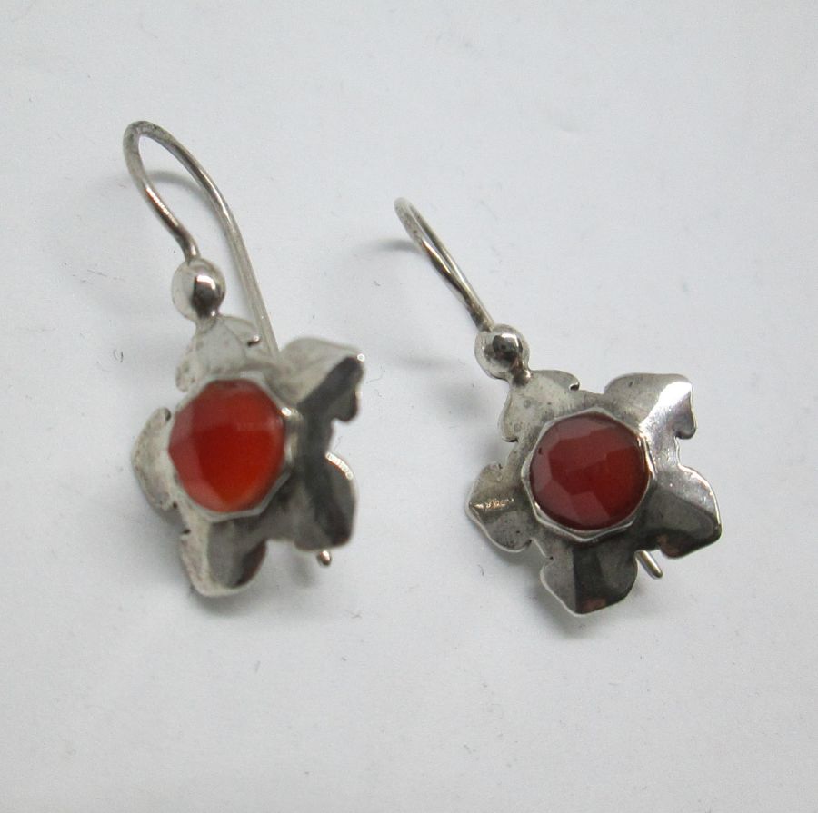 The hook in sterling silver Agate earrings can be changed to screw finding for non pierced ears by request. Dimension 1.4 cm X 1.7 cm approximately.