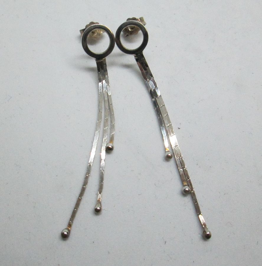 Contemporary style sterling silver earrings three chains, can not be altered to non pierced ear lobes. Dimension 0.8 cm X 5.3 cm approximately.