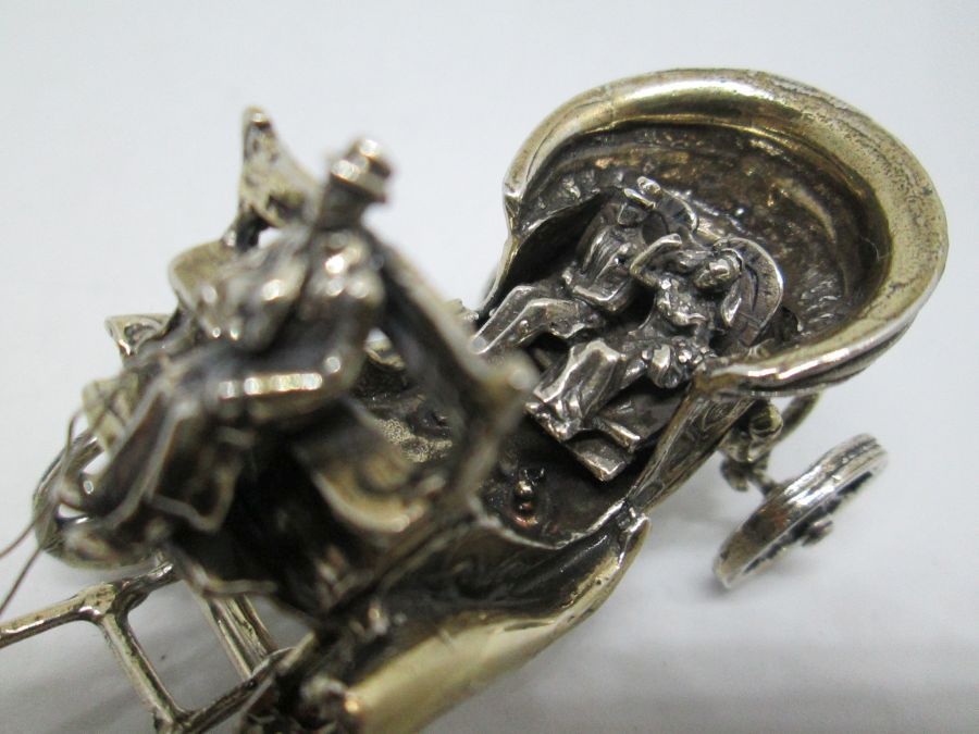 New Wed Carriage Sculpture - Image 5