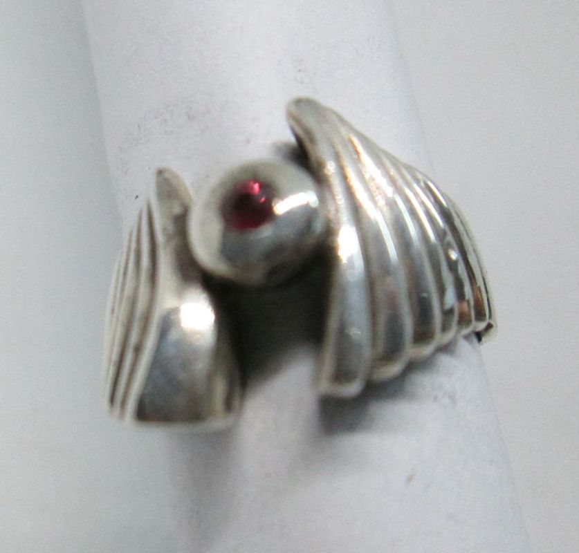 Handmade sterling silver contemporary style two wings silver ring set with Ruby stone. Dimension 1.4 cm ring size 52.