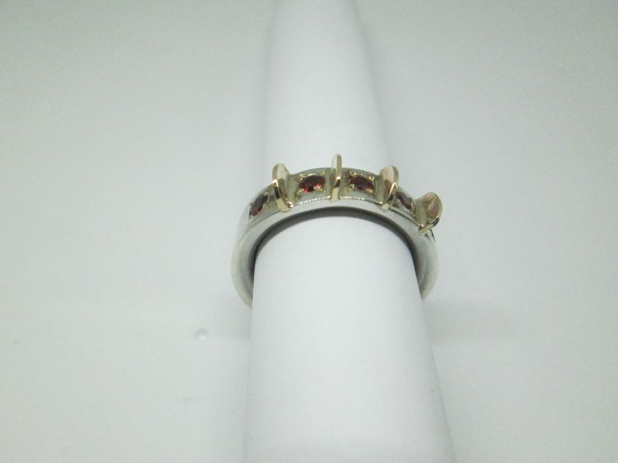 Five Garnet Stones Ring - Image 3