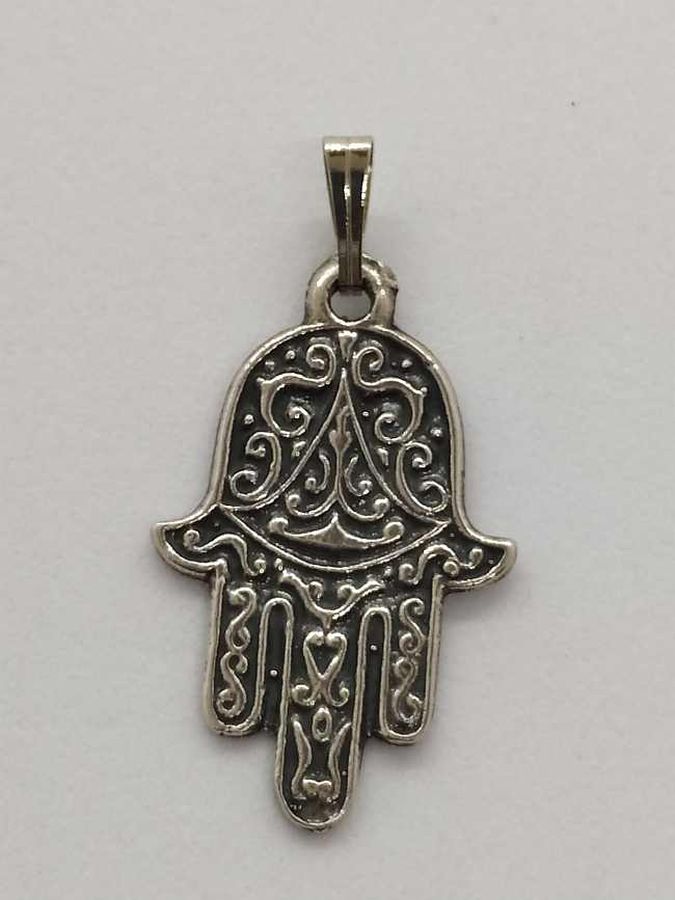 Handmade sterling silver small Hamsa pendant engraved with engravings designs on pendant. Dimension 2 3 cm X 2.7 cm X 0.1 cm approximately.