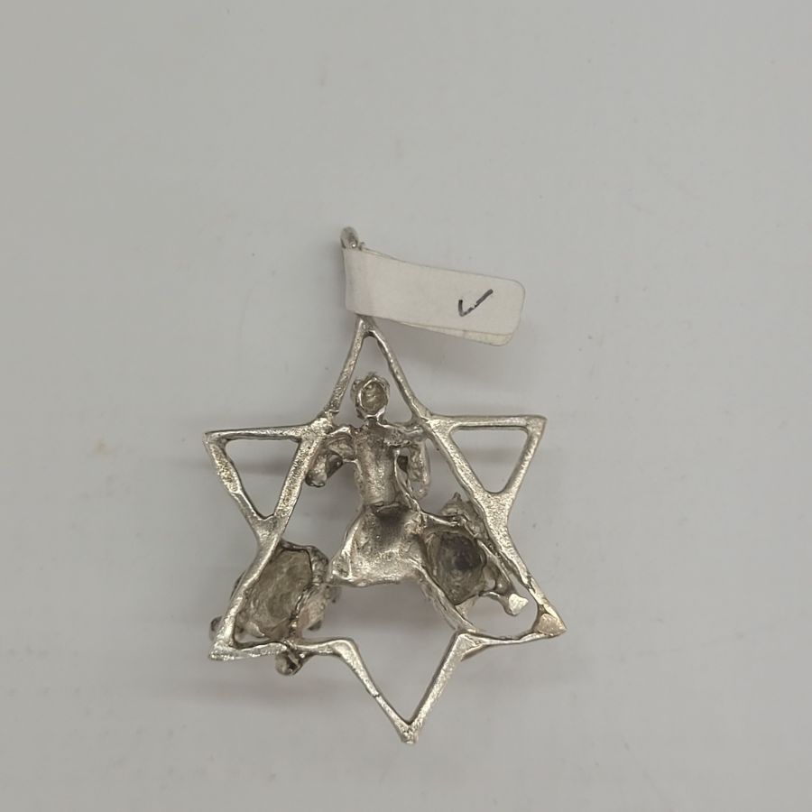 Daniel Lions Den Pendant - Image 5