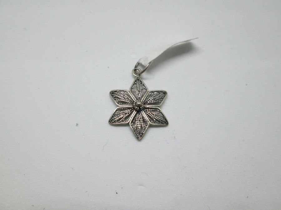 Sterling Silver Magen David Star Pendant Yemenite Filigree handmade classic design . Dimension 1.5 cm X 1.7 cm X 0.3 cm approximately