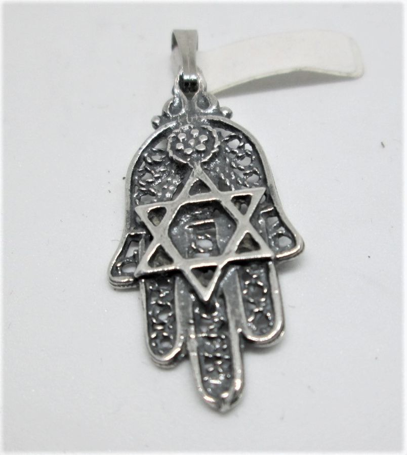 Handmade sterling silver Chamsa Hamsa Magen David pendant Yemenite filigree with star of David in center. Dimension 1.4 cm X 2.4 cm X 0.15 cm approximately.