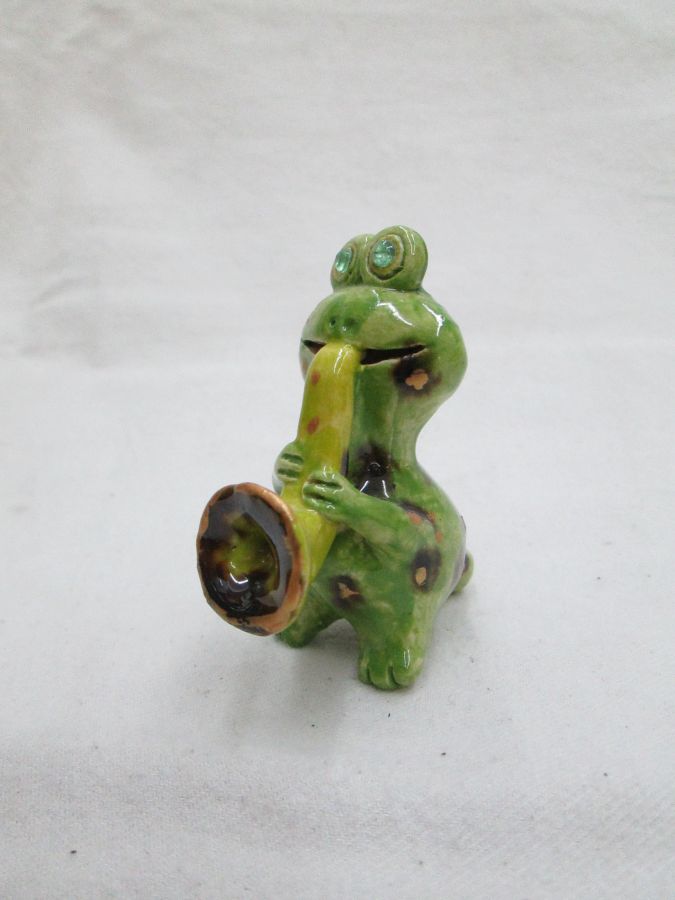 Ceramic frog playing jazz* - Image 4