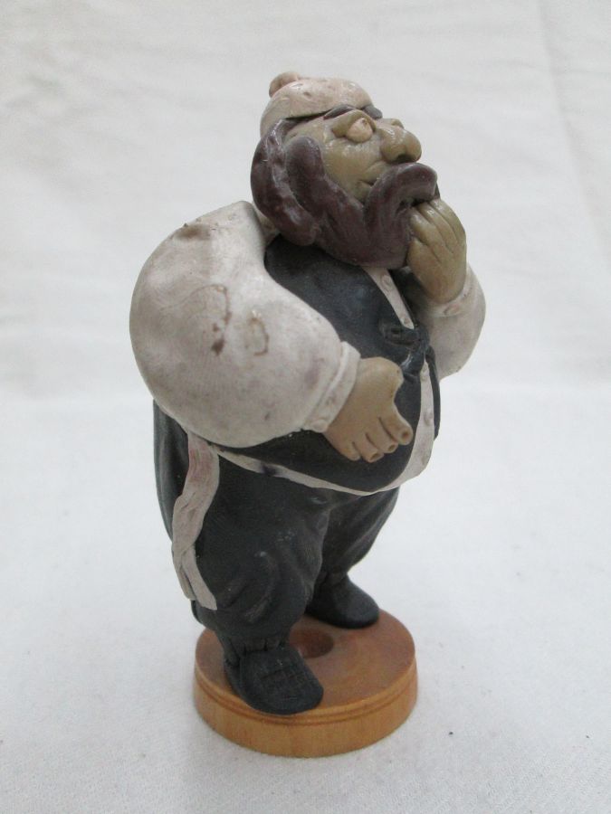 Chasid Rabbi licking fingers - Image 2