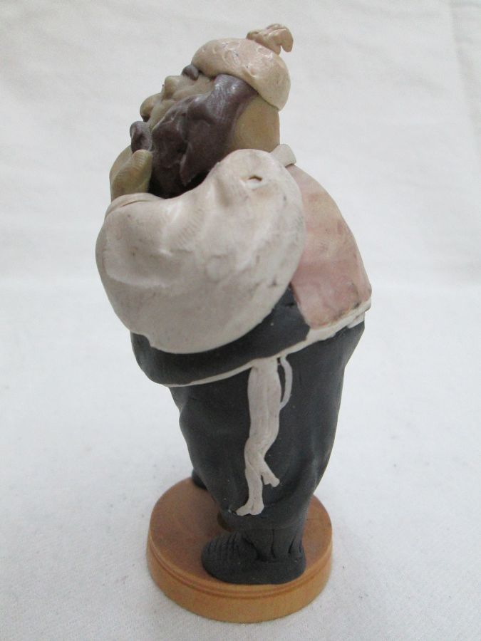 Chasid Rabbi licking fingers - Image 3
