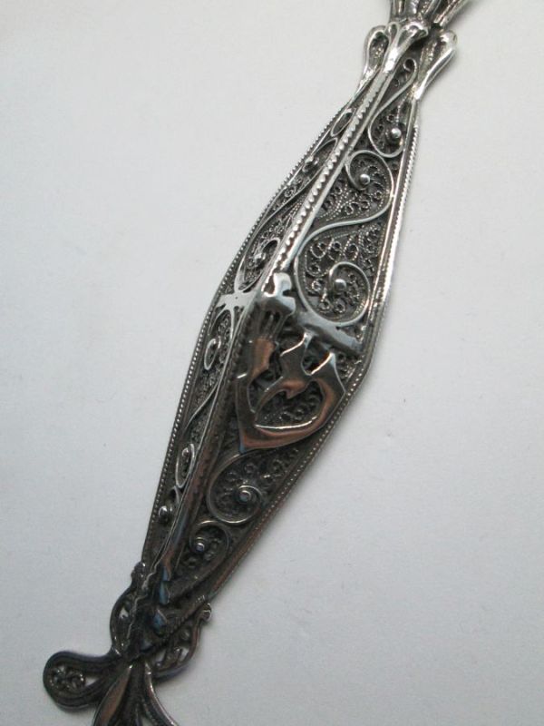 Sterling silver Yemenite filigree big filigree Mezuzah silver suitable for parchment up to 7.5 cm. Dimension 3 cm X 14.5 cm approximately.