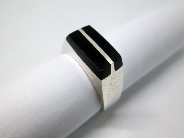 Two Onyx Man Ring - Image 2