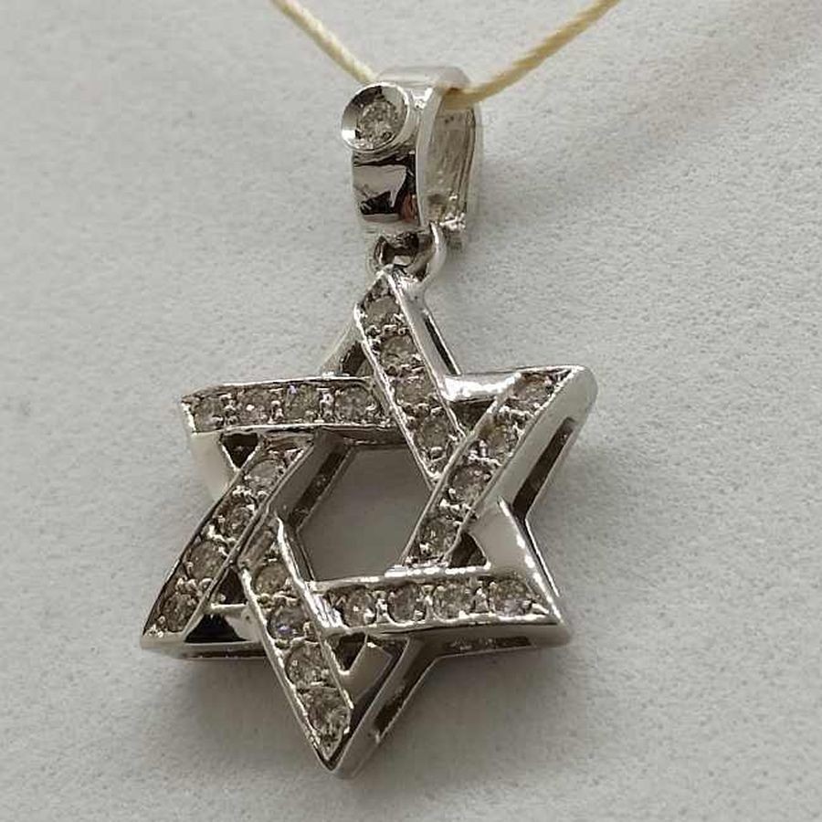 18 carat white gold Magen David star 25 Diamonds set with 25 genuine white diamonds total weight 20 pts, VVS clarity white color.