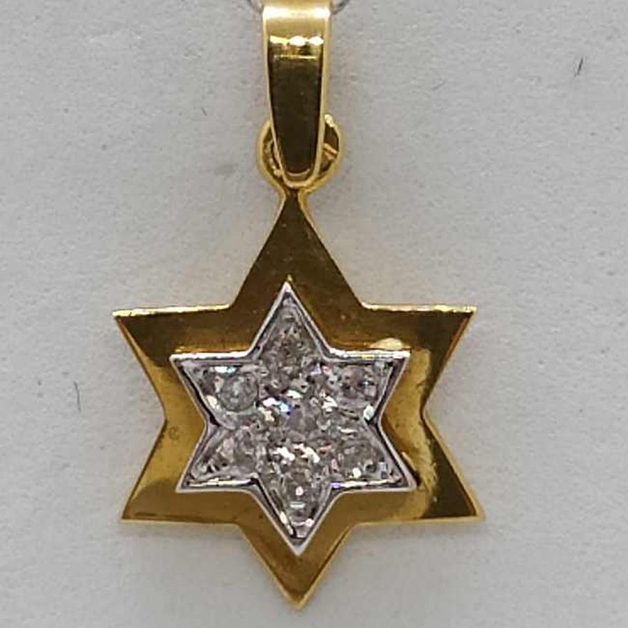 18 carat white & yellow gold Magen David star 7 Diamonds set with 7 genuine white diamonds 4 pts, VVS clarity white color.