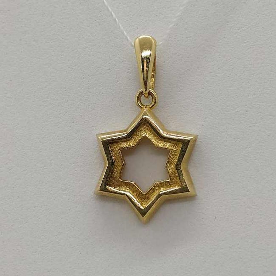 Contemporary 14 carat yellow gold Magen David star pendant modern heavy cut out design. Dimension 1.5 cm X 1.7 cm X 0.26 cm approximately.