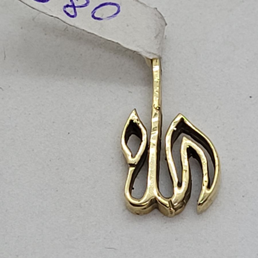Handmade 14 carat solid gold Hay elongated gold pendant young look design. Dimension 0.9 cm X 1.5 X 0.2 cm approximately.