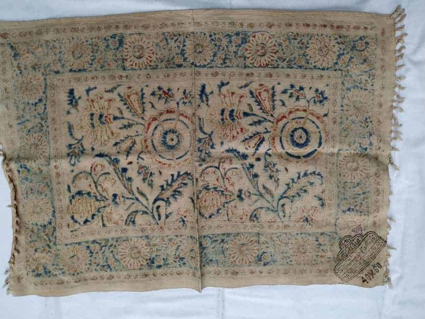 Middle East Tablecloth Vintage. Handmade cotton tablecloth with natural colors vintage and floral designs. Dimension 40 cm X 60 cm approximately.