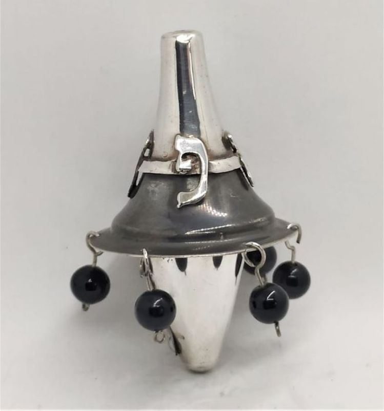 Chanukah contemporary dreidel silver sterling Contemporary style set with black Onyx stones. Dimension diameter 4.2 cm X 7 cm approximately.