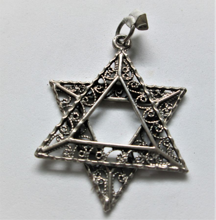 Handmade sterling silver huge MagenDavid pendant filigree Yemenite big size suitable for ladies. Dimension 4.6 cm X 3.25 cm approximately.
