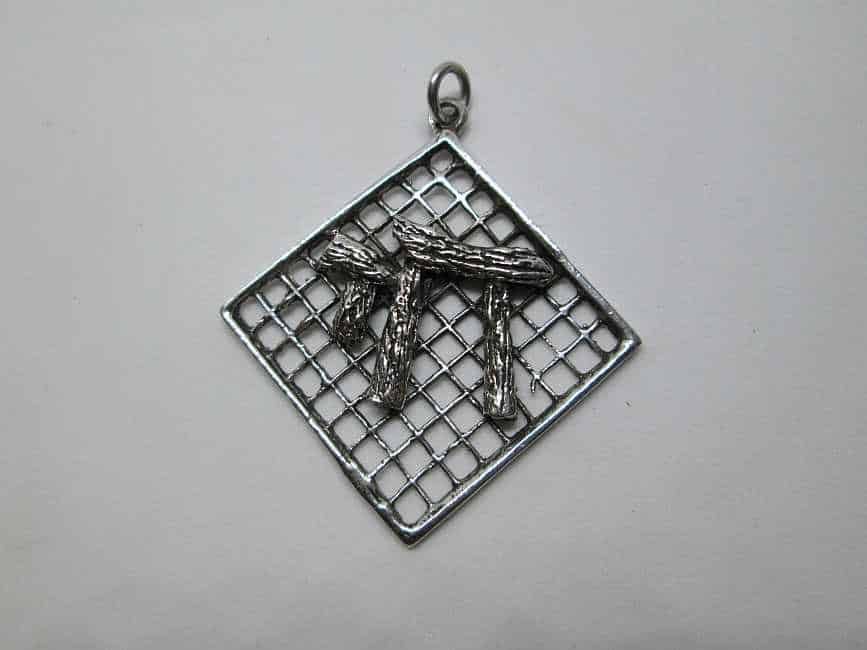 Chai Square Net Pendant - Image 2
