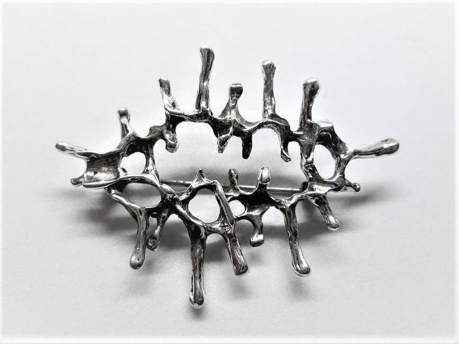 Handmade sterling silver contemporary design an abstract pin brooch Hora dancers in action. Dimension 4.6 cm X 3.4 cm approximately.