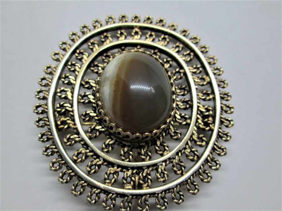Vintage sterling silver Cornelian gold plated brooch Yemenite filigree design handmade. Dimension 4.8 cm X 4.6 cm approximately.