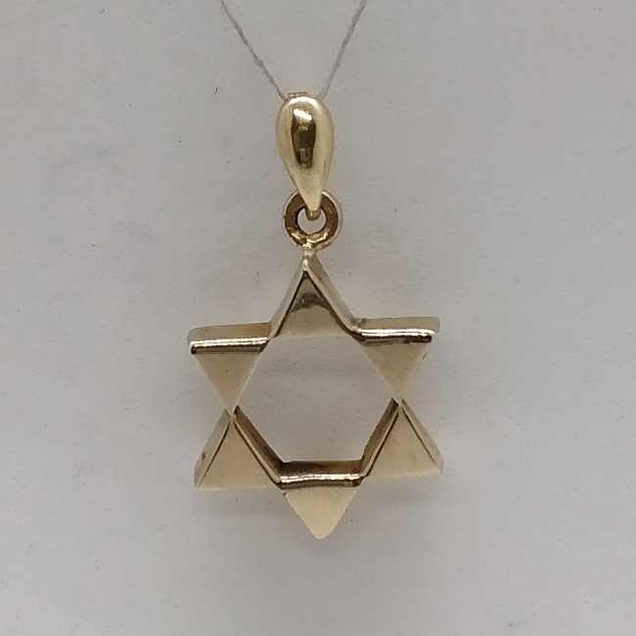 Star Pendant Solid Medium - Image 3
