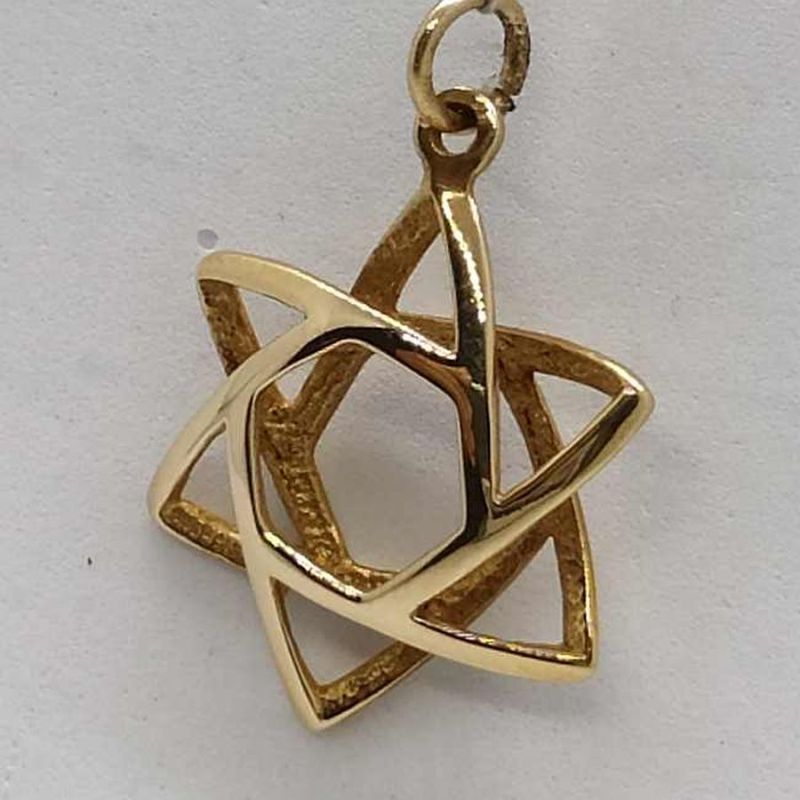 14 Carat yellow gold Magen David star 3 dimension pendant handmade two half rounded stars on each side 2.6 cm X 1.7 cm X 0.4 cm.
