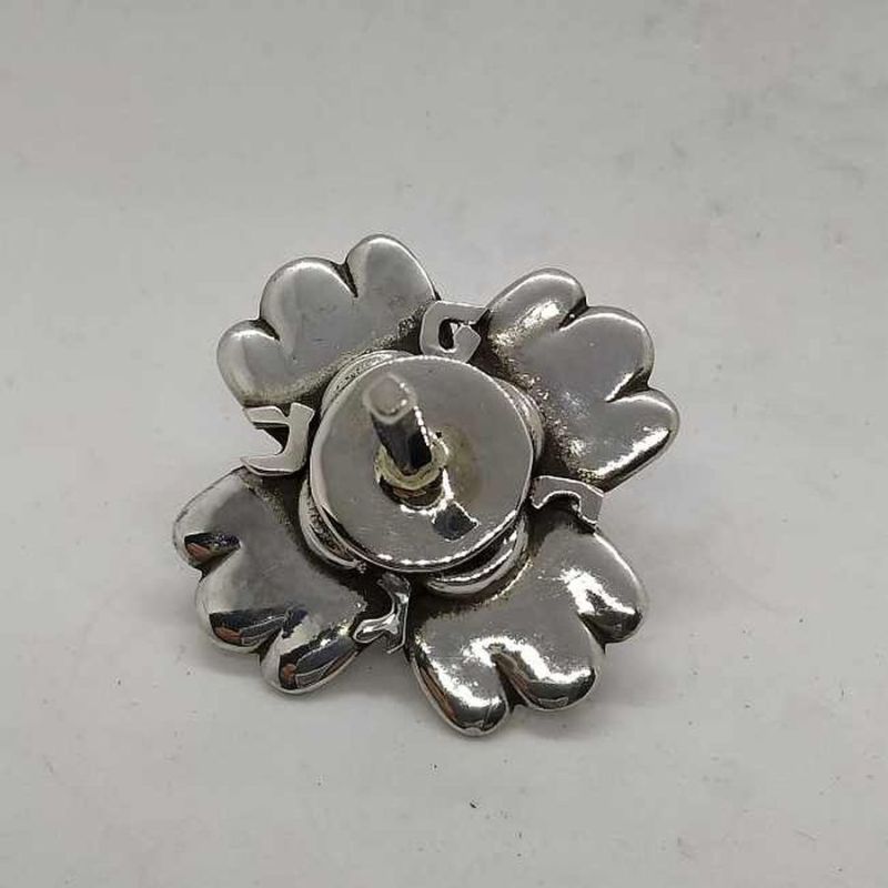 Handmade sterling silver Hanukah Dreidel Four Cloves and shiny smooth polish. Dimension 3.25 cm X 3.25 cm X 2.75 cm