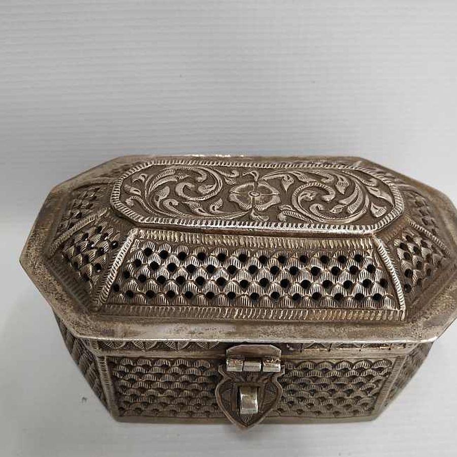 Etrog CutOut Box Silver - Image 3