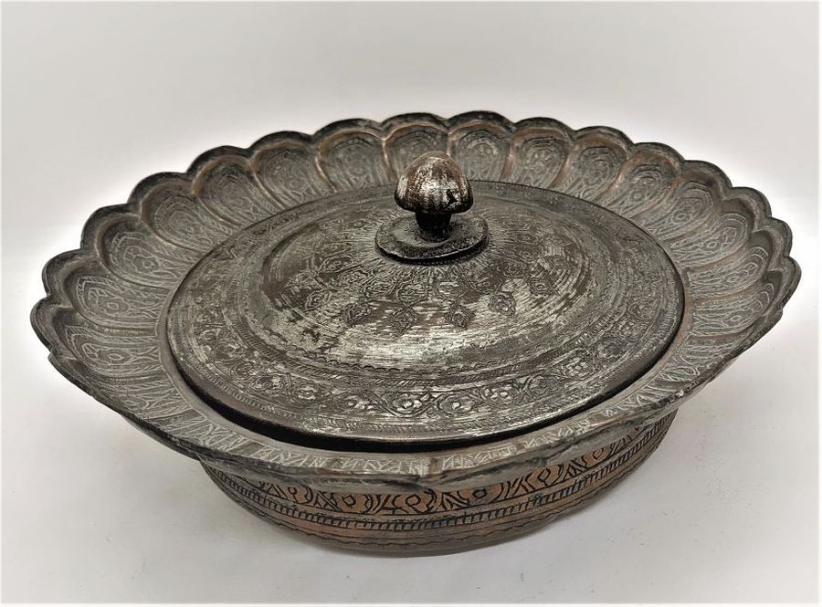 Antique copper candy box handmade copper silver plated candy box Safavid 18th century Middle Eastern. Dimension diameter 21 cm X 8 cm.