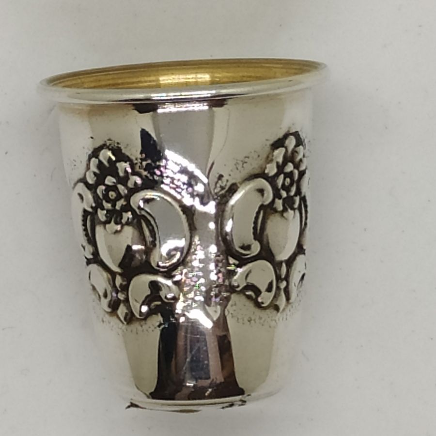 Sterling Silver Mini Wine Cup handmade. Handmade sterling silver liquor cup with embossed design. Dimension diameter 4 cm X 4.8 cm.