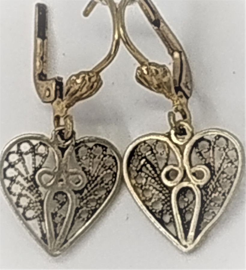Yemenite jeweler made this earrings Yemenite filigree heart shape and finally he dipped it in 14 carat gold plating 1.3 cm X 1.3 cm approximately.