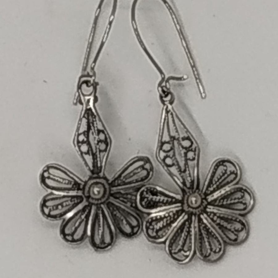 Silver Earrings Filigree Fan shape handmade. Sterling Silver Earrings Yemenite Filigree Hand Fan Handmade . Dimension heart 2.3 cm X 1.5 cm approximately.