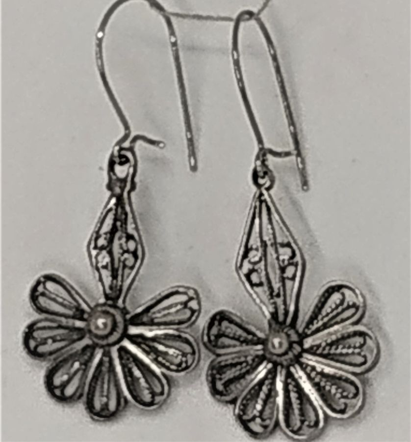 Silver Earrings Filigree Fan shape handmade. Sterling Silver Earrings Yemenite Filigree Hand Fan Handmade . Dimension heart 2.3 cm X 1.5 cm approximately.