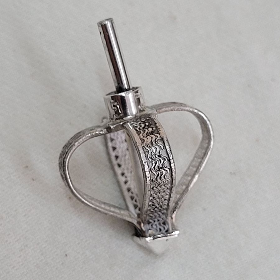 Handmade Silver Dreidel Filigree Ribbons design and Yemenite filigree by S. Ghatan Katan. Dimension 1.8 cm X 1.8 cm X 2.55 cm.