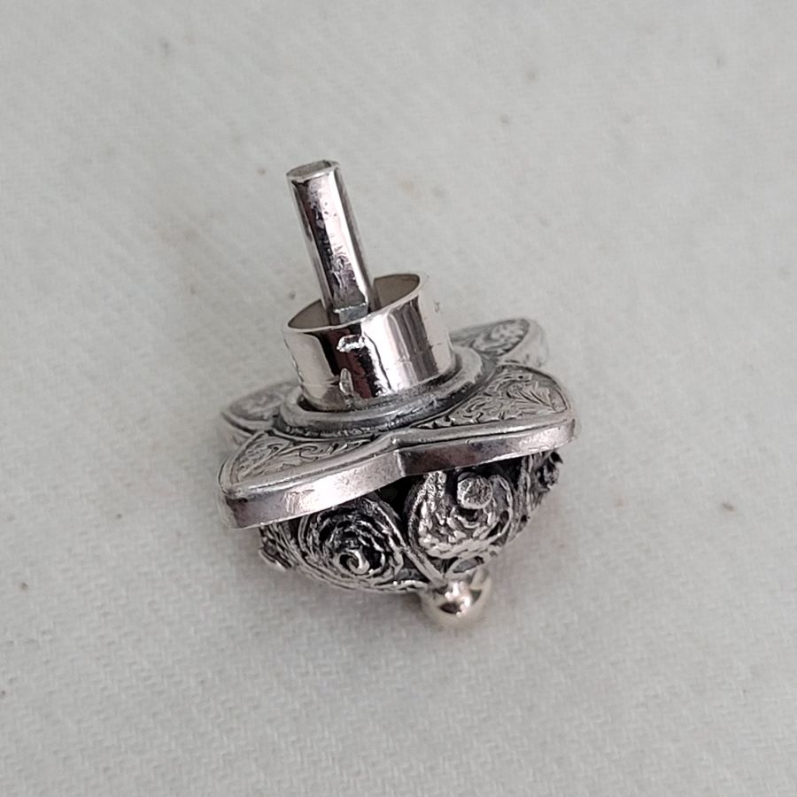 Handmade Dreidel Filigree Square Repousse design and Yemenite filigree by S. Ghatan Katan. Dimension 1.8 cm X 1.8 cm X 2.55 cm.