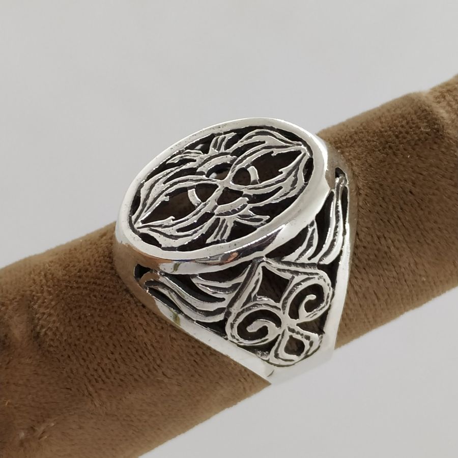 Handmade sterling silver cut out ring silver contemporary style ring suitable for unisex adults. European finger size 61, USA size 9.5.