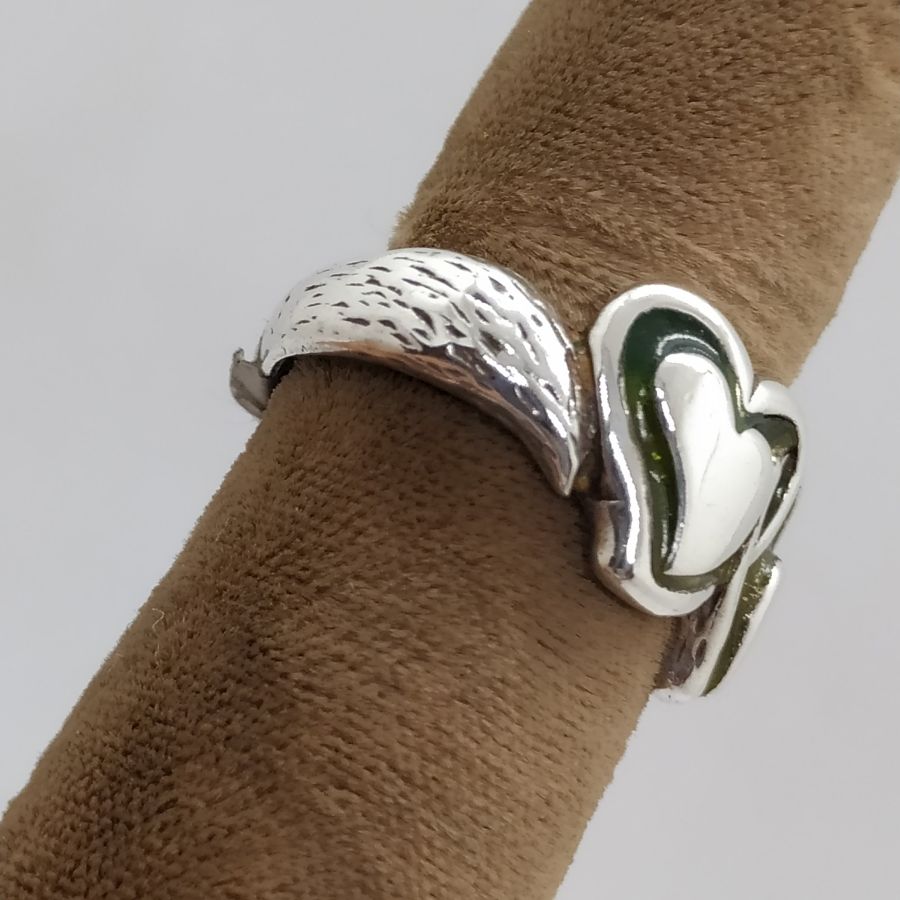 Two Enameled Hearts Ring - Image 8