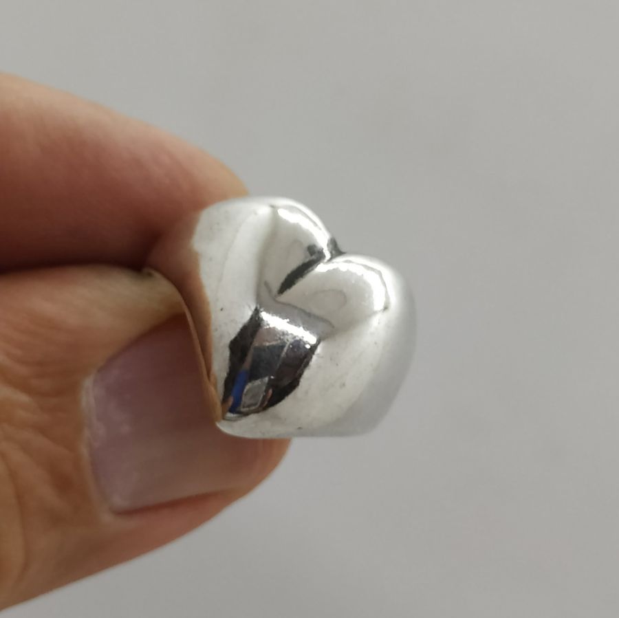 Handmade sterling silver carved heart shape silver ring smooth contemporary style. Dimension 1.5 cm X 1.6 cm approximately.