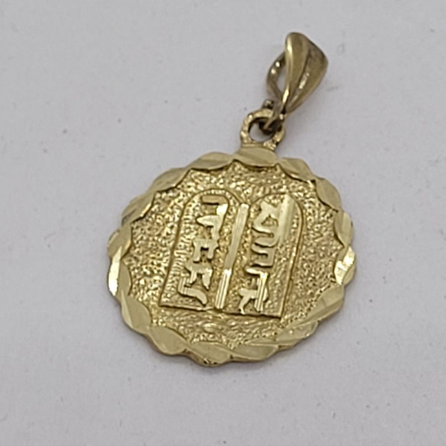 Handmade 14 carat yellow gold 10 Commandments Round pendant. Dimension 2.9 cm X diameter 1.9 cm approximately.