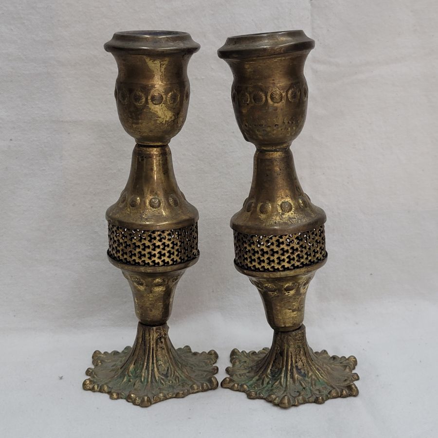 Handmade Vintage brass Sabbath candlesticks cut out design in magnificent condition. Made in Israel early 20th century, diameter 8 cm X 18.8 cm.