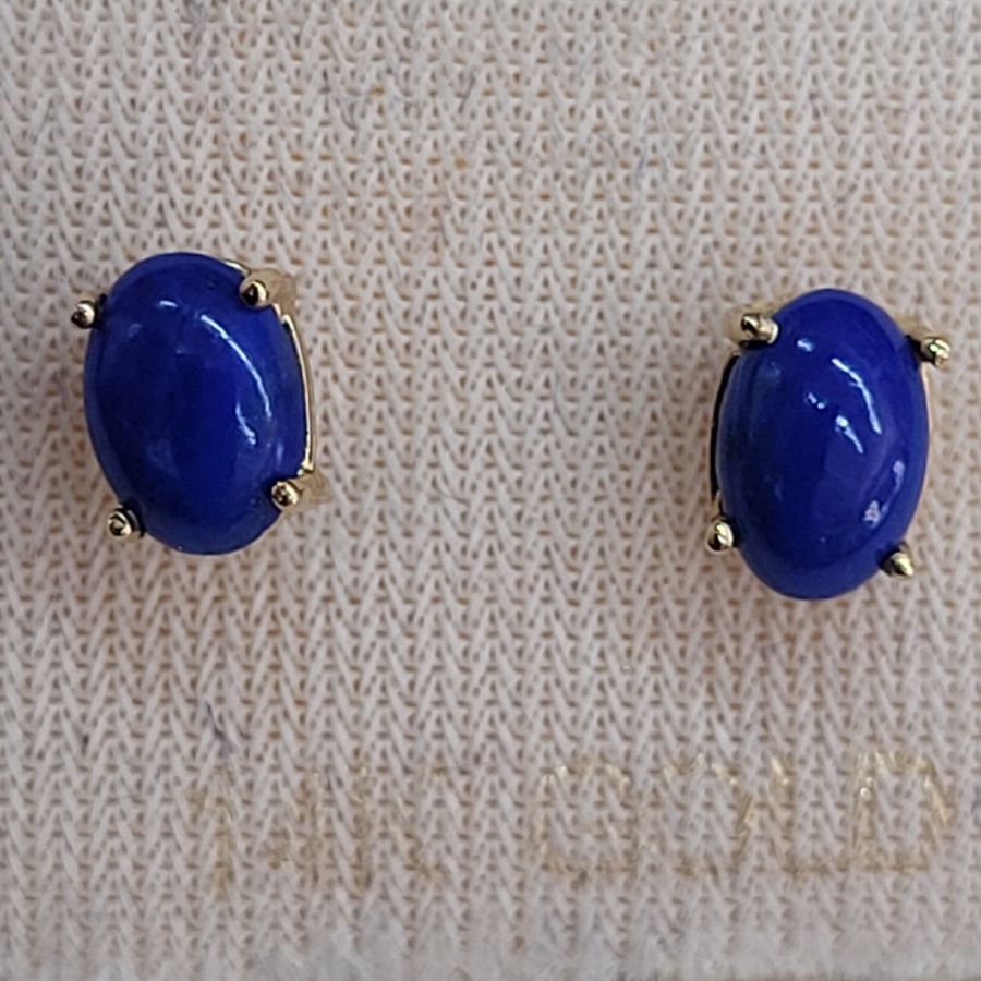 Handmade 14 carat gold cabochon Lapis Lazuli stud earrings set with two cabochon deep blue stones handmade. Dimension 0.4 cm X 0.6 cm approximately.